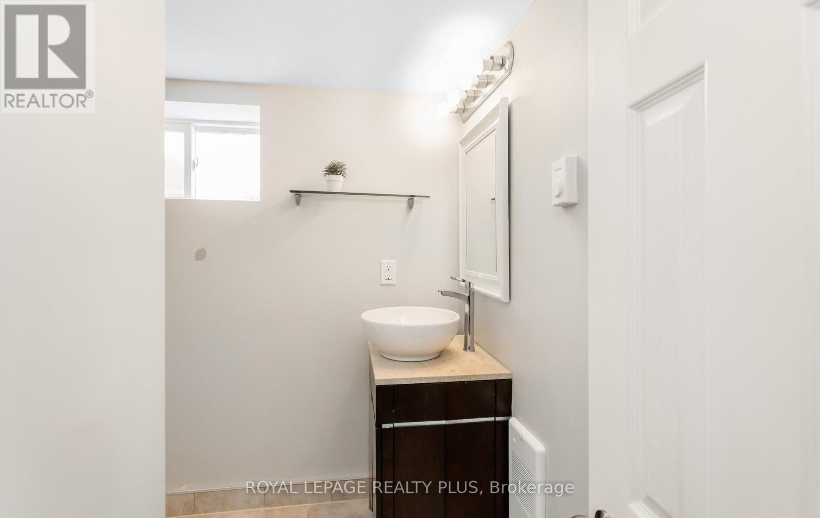 9 Ewing Street, Halton Hills (Georgetown), Ontario  L7G 2P6 - Photo 24 - W12873200