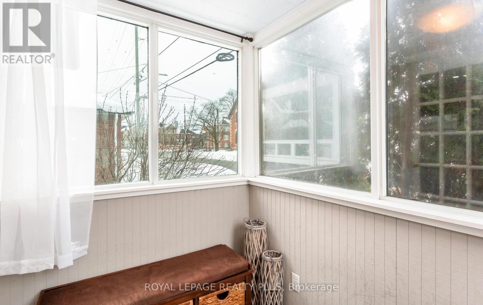 9 Ewing Street, Halton Hills (Georgetown), Ontario  L7G 2P6 - Photo 4 - W12873200