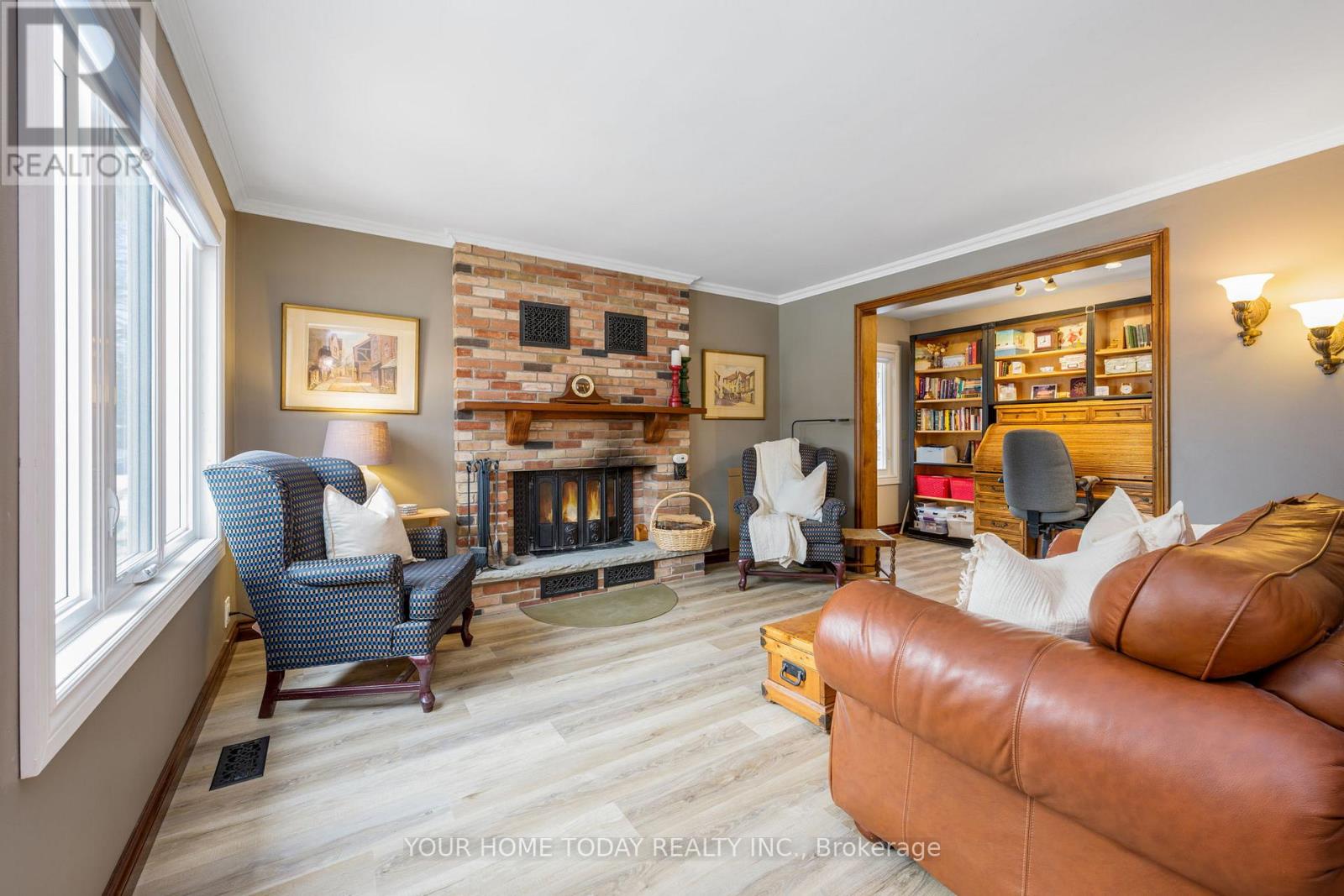 20 Elgin Street, Halton Hills (Georgetown), Ontario  L7G 3M3 - Photo 4 - W12875050