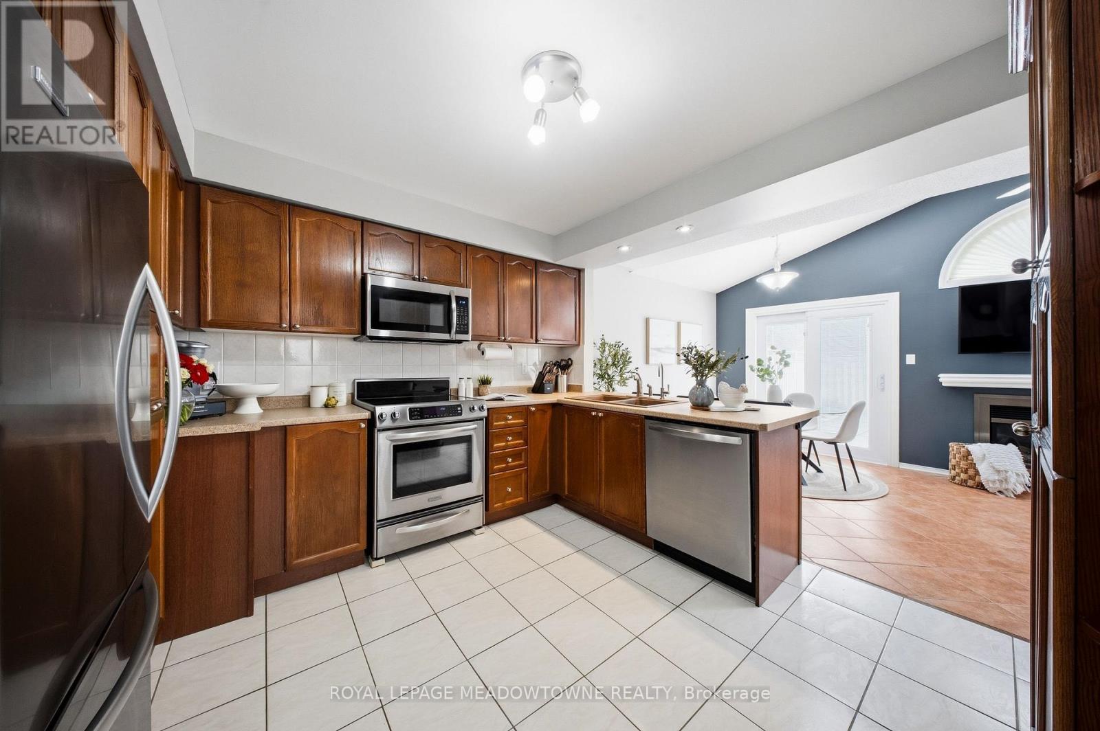 163 Eaton Street, Halton Hills (Georgetown), Ontario  L7G 5V6 - Photo 12 - W12881802