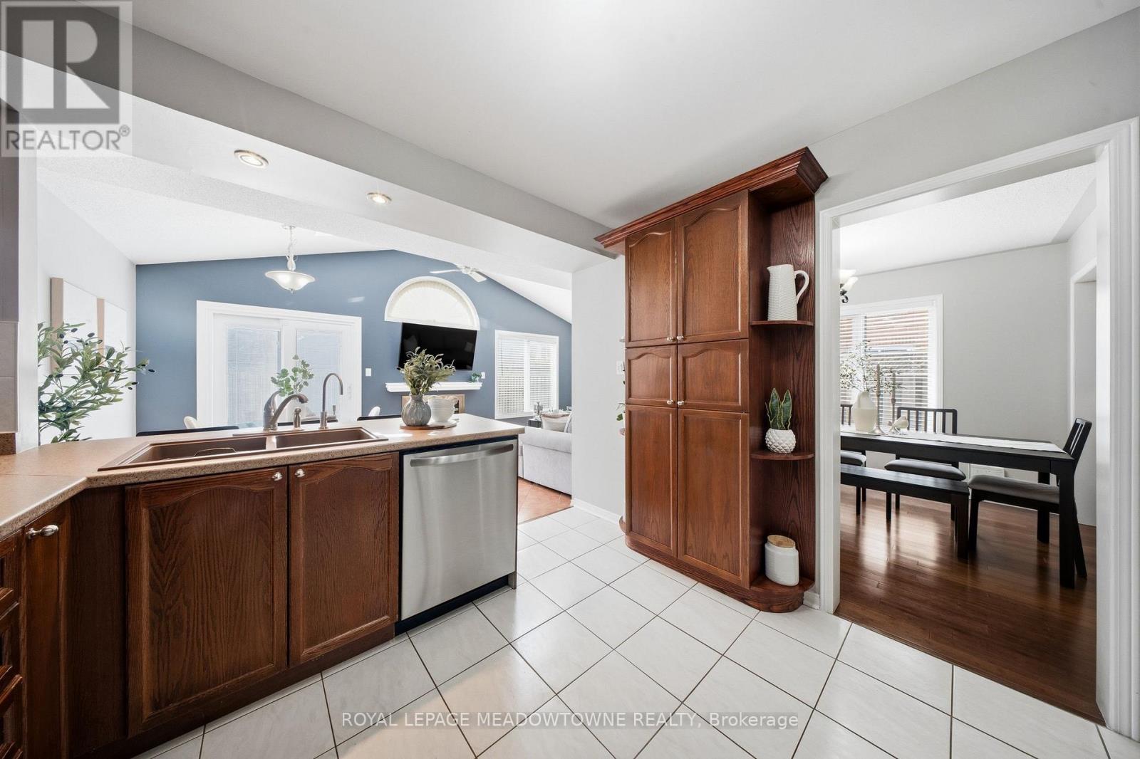 163 Eaton Street, Halton Hills (Georgetown), Ontario  L7G 5V6 - Photo 14 - W12881802