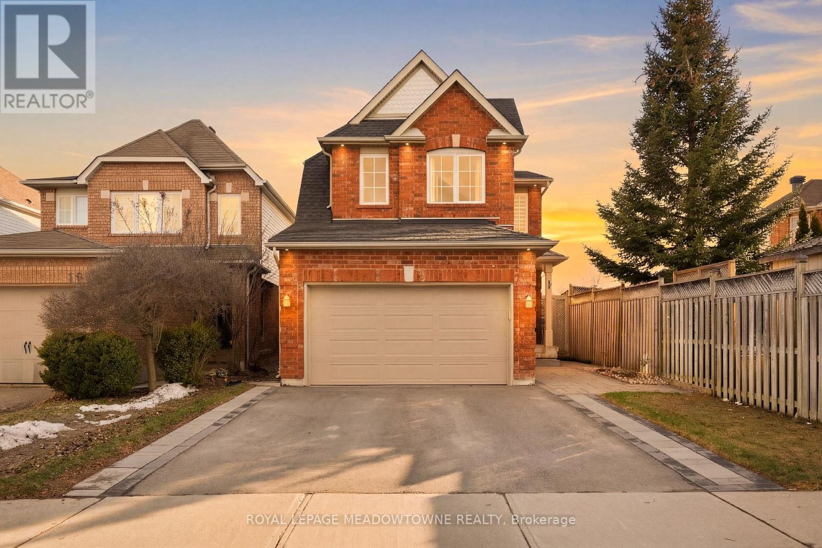 163 Eaton Street, Halton Hills (Georgetown), Ontario  L7G 5V6 - Photo 2 - W12881802