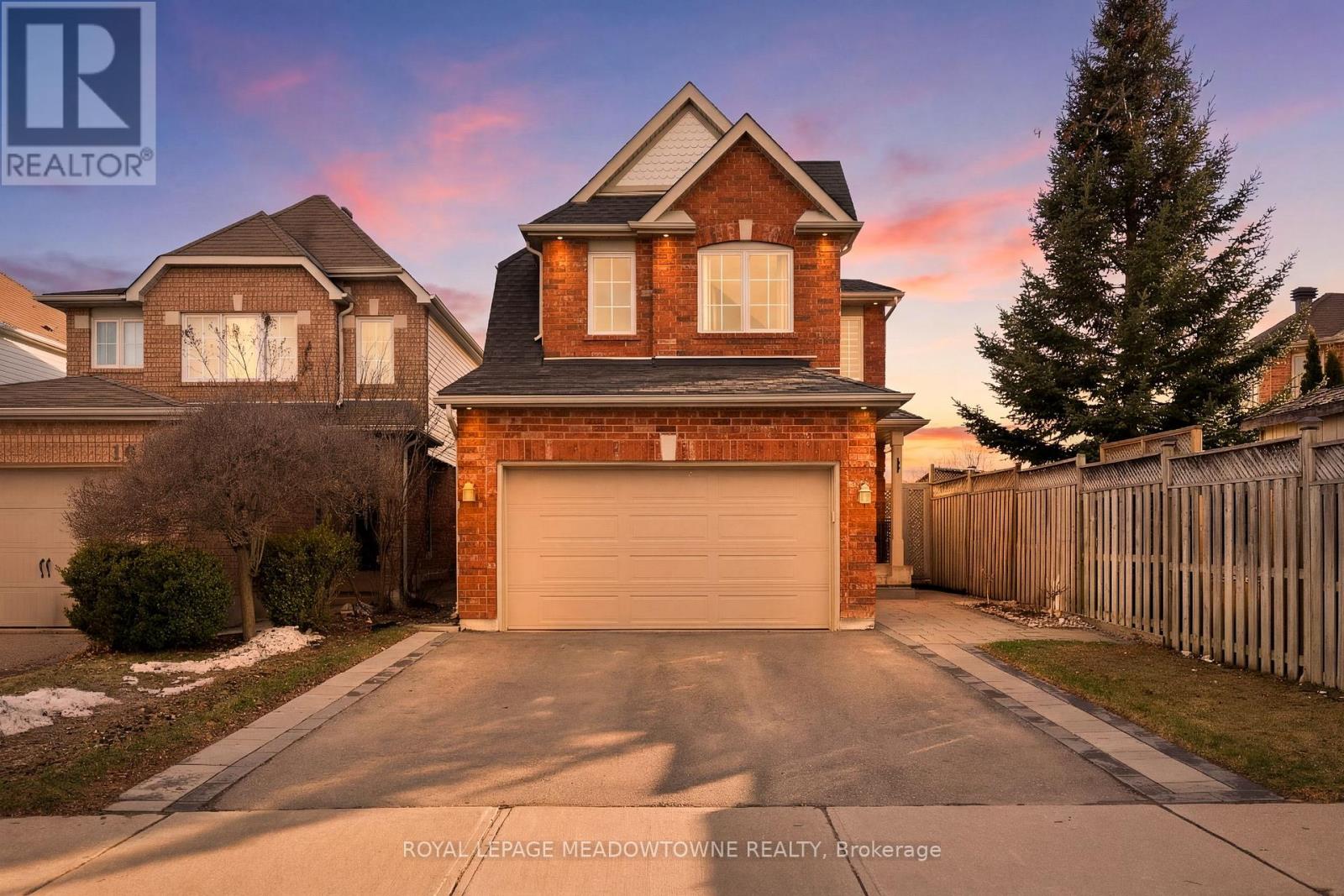 163 Eaton Street, Halton Hills (Georgetown), Ontario  L7G 5V6 - Photo 3 - W12881802