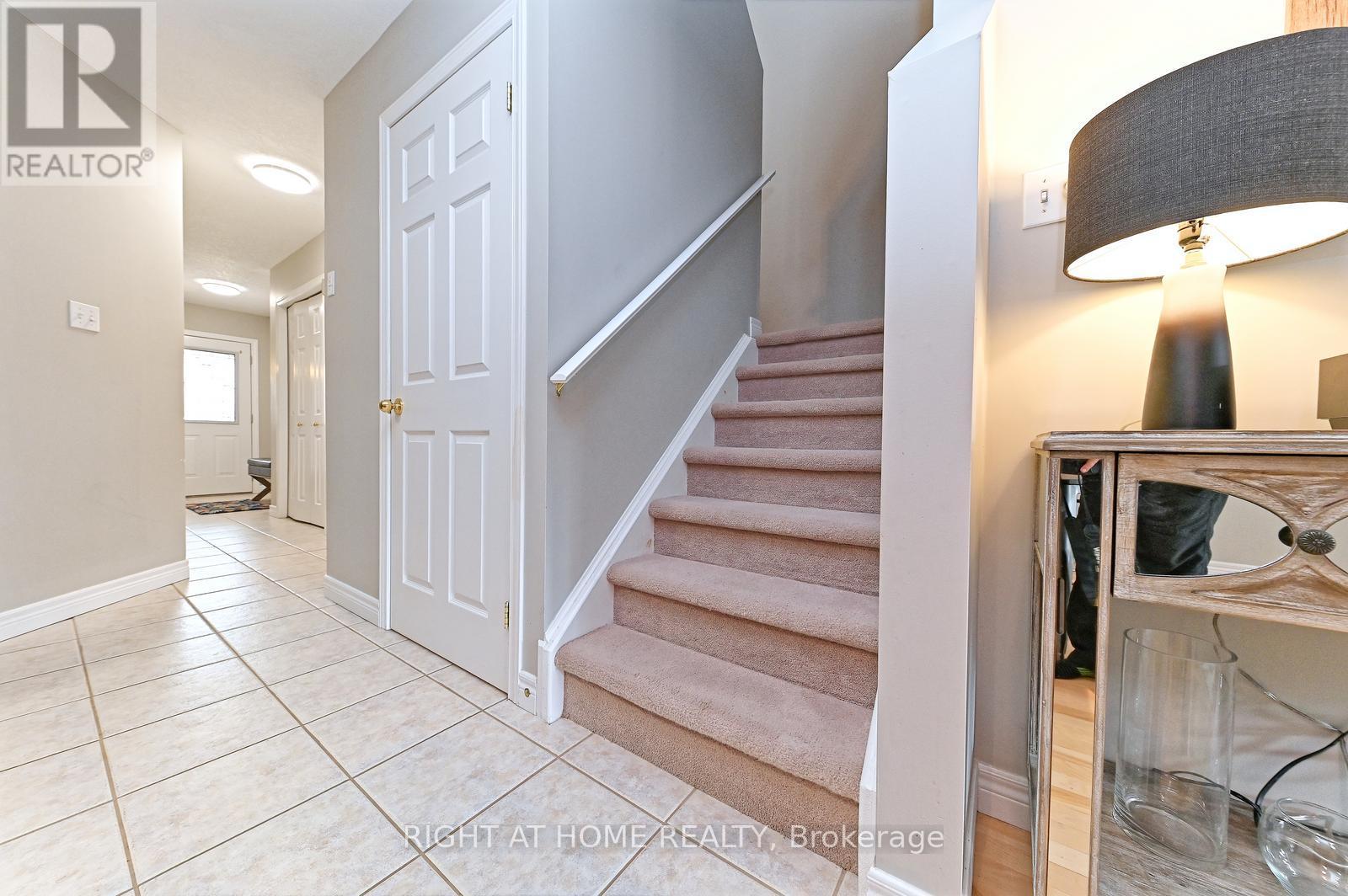 68 Doctor Moore Court, Halton Hills (Ac Acton), Ontario  L7J 3A6 - Photo 17 - W12882386