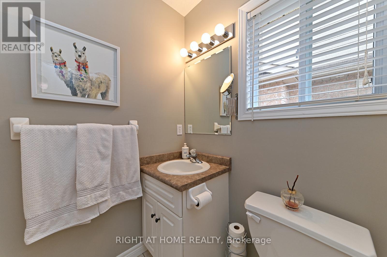 68 Doctor Moore Court, Halton Hills (Ac Acton), Ontario  L7J 3A6 - Photo 22 - W12882386