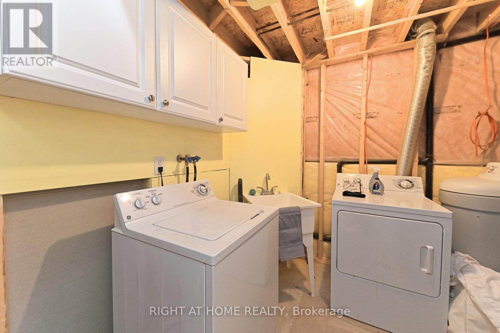 68 Doctor Moore Court, Halton Hills (Ac Acton), Ontario  L7J 3A6 - Photo 30 - W12882386