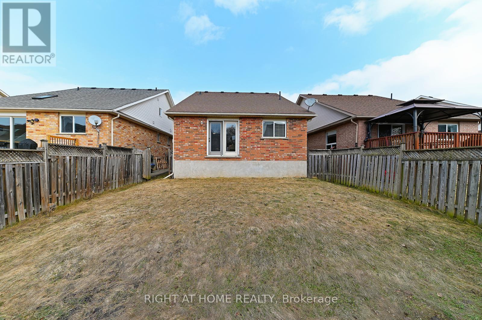 68 Doctor Moore Court, Halton Hills (Ac Acton), Ontario  L7J 3A6 - Photo 31 - W12882386