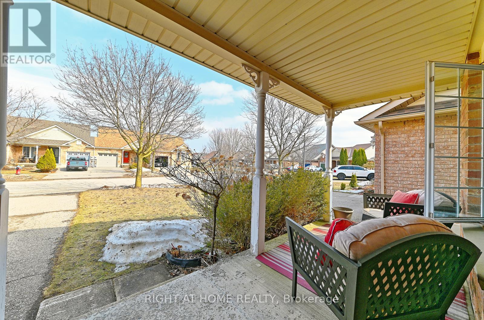 68 Doctor Moore Court, Halton Hills (Ac Acton), Ontario  L7J 3A6 - Photo 4 - W12882386