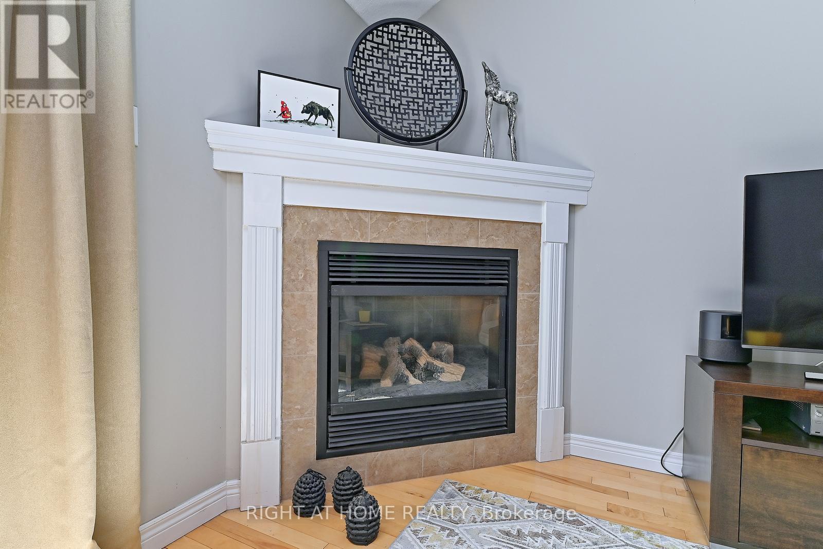 68 Doctor Moore Court, Halton Hills (Ac Acton), Ontario  L7J 3A6 - Photo 9 - W12882386