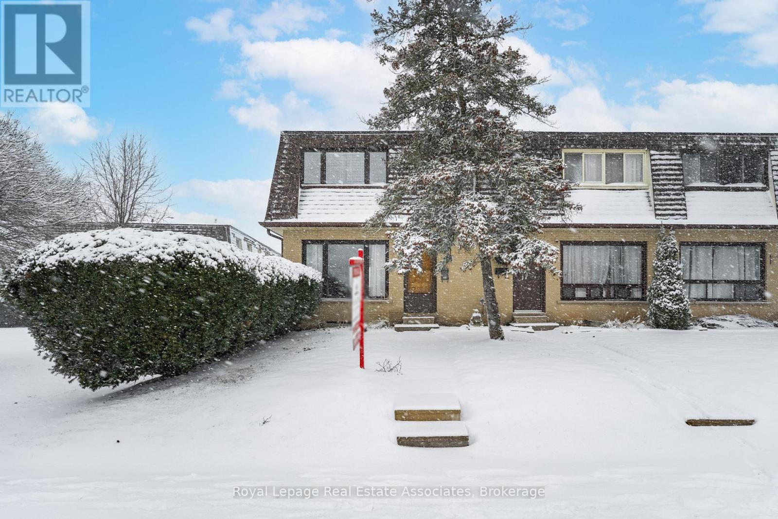 31 - 20 Mountainview Road S, Halton Hills (Georgetown), Ontario  L7G 4K3 - Photo 1 - W12886620