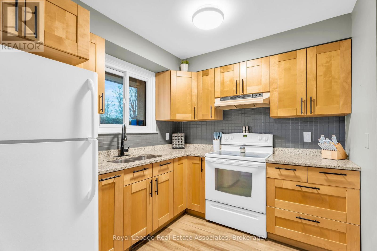 31 - 20 Mountainview Road S, Halton Hills (Georgetown), Ontario  L7G 4K3 - Photo 12 - W12886620