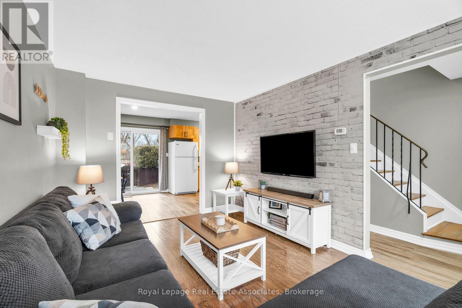 31 - 20 Mountainview Road S, Halton Hills (Georgetown), Ontario  L7G 4K3 - Photo 5 - W12886620