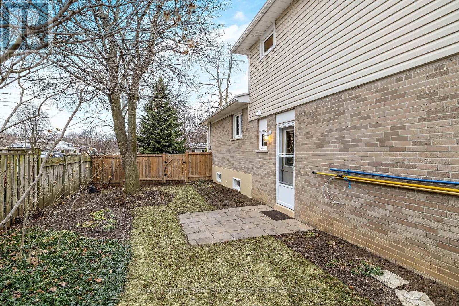 15 Stockman Crescent, Halton Hills (Georgetown), Ontario  L7G 1J5 - Photo 36 - W12887234