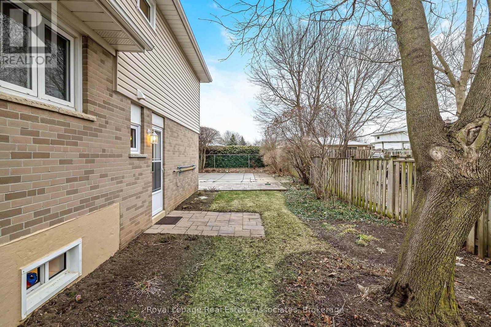 15 Stockman Crescent, Halton Hills (Georgetown), Ontario  L7G 1J5 - Photo 38 - W12887234