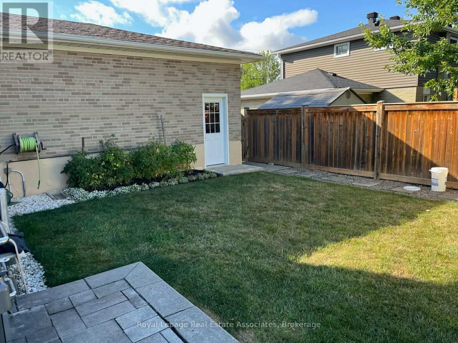 15 Stockman Crescent, Halton Hills (Georgetown), Ontario  L7G 1J5 - Photo 41 - W12887234