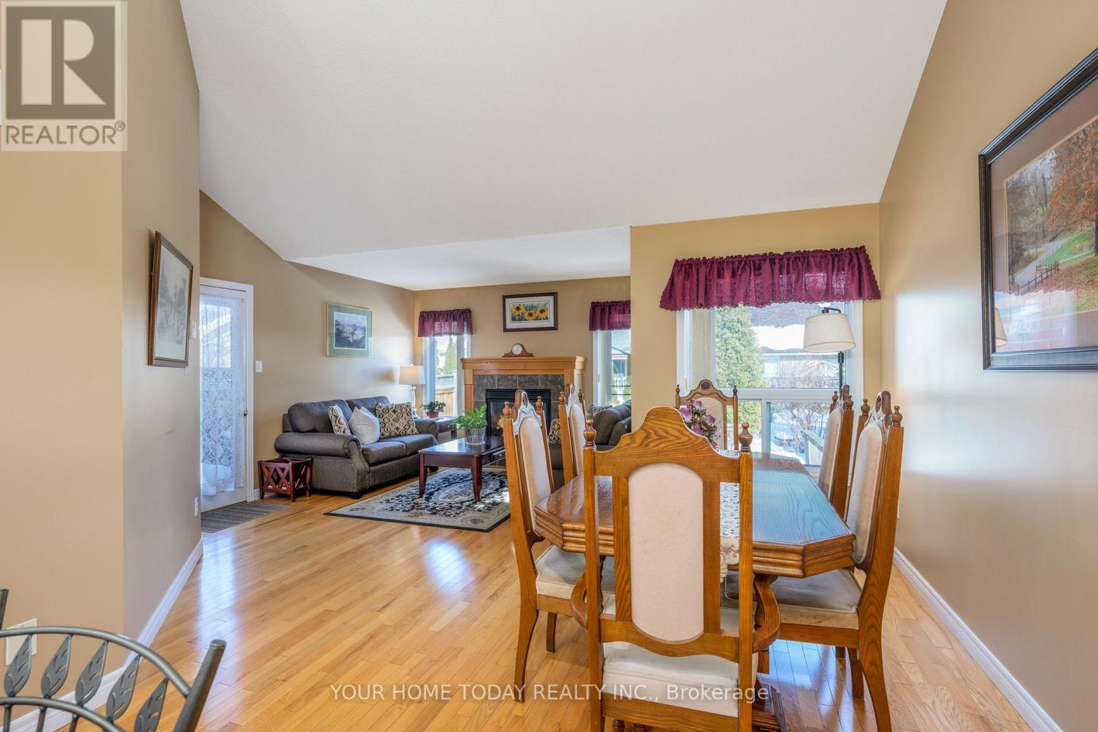 71 Doctor Moore Court, Halton Hills (Ac Acton), Ontario  L7J 3A6 - Photo 14 - W12887822