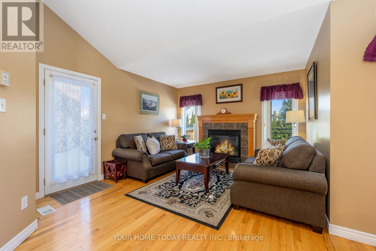 71 Doctor Moore Court, Halton Hills (Ac Acton), Ontario  L7J 3A6 - Photo 16 - W12887822