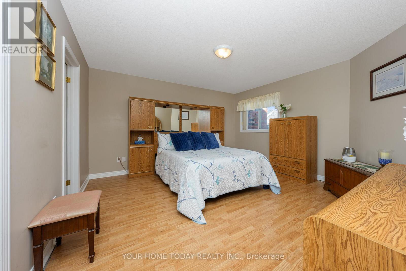 71 Doctor Moore Court, Halton Hills (Ac Acton), Ontario  L7J 3A6 - Photo 17 - W12887822