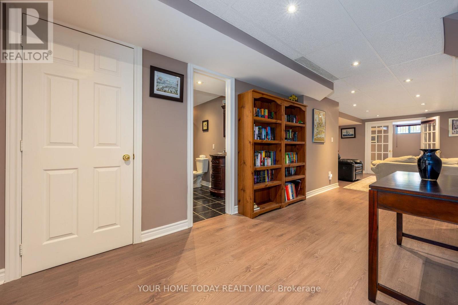 71 Doctor Moore Court, Halton Hills (Ac Acton), Ontario  L7J 3A6 - Photo 27 - W12887822