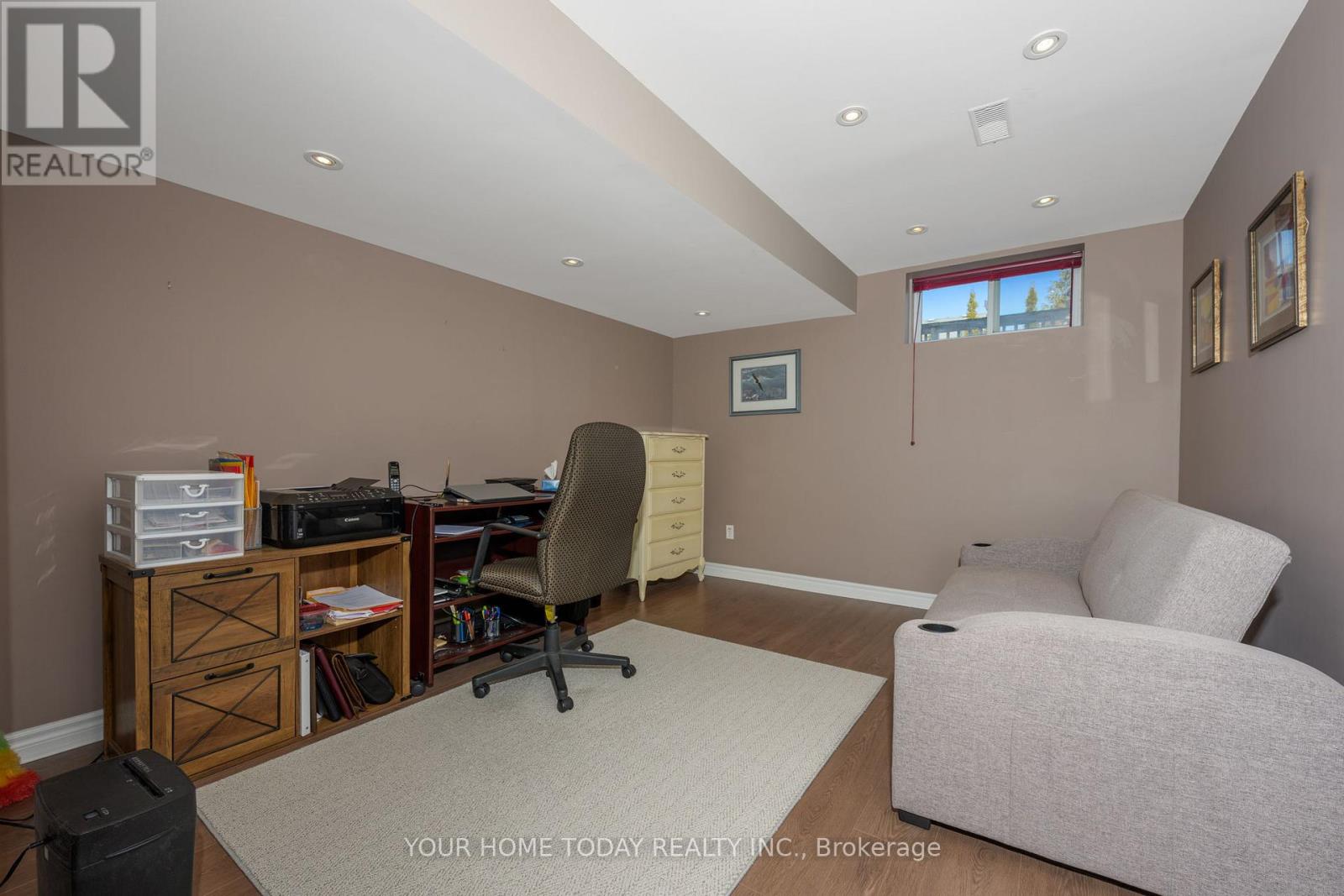 71 Doctor Moore Court, Halton Hills (Ac Acton), Ontario  L7J 3A6 - Photo 32 - W12887822