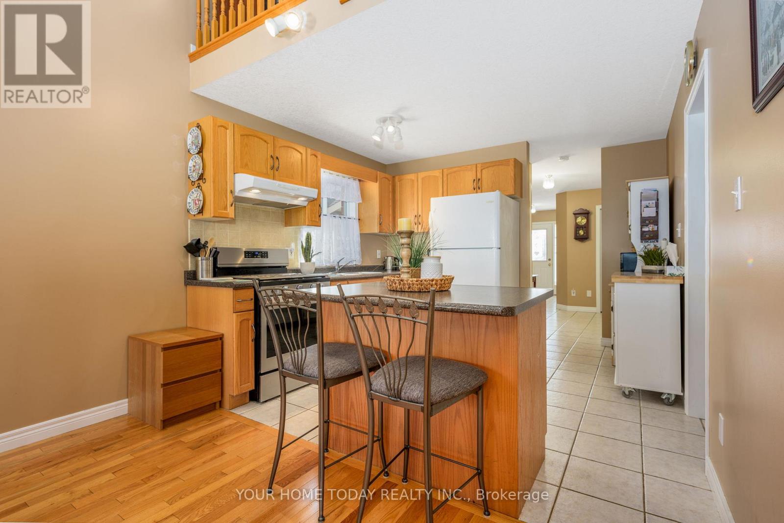 71 Doctor Moore Court, Halton Hills (Ac Acton), Ontario  L7J 3A6 - Photo 8 - W12887822