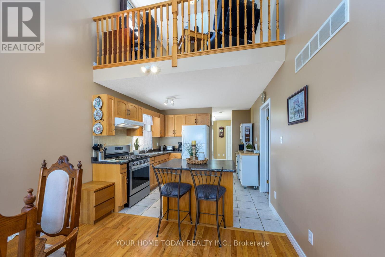 71 Doctor Moore Court, Halton Hills (Ac Acton), Ontario  L7J 3A6 - Photo 9 - W12887822