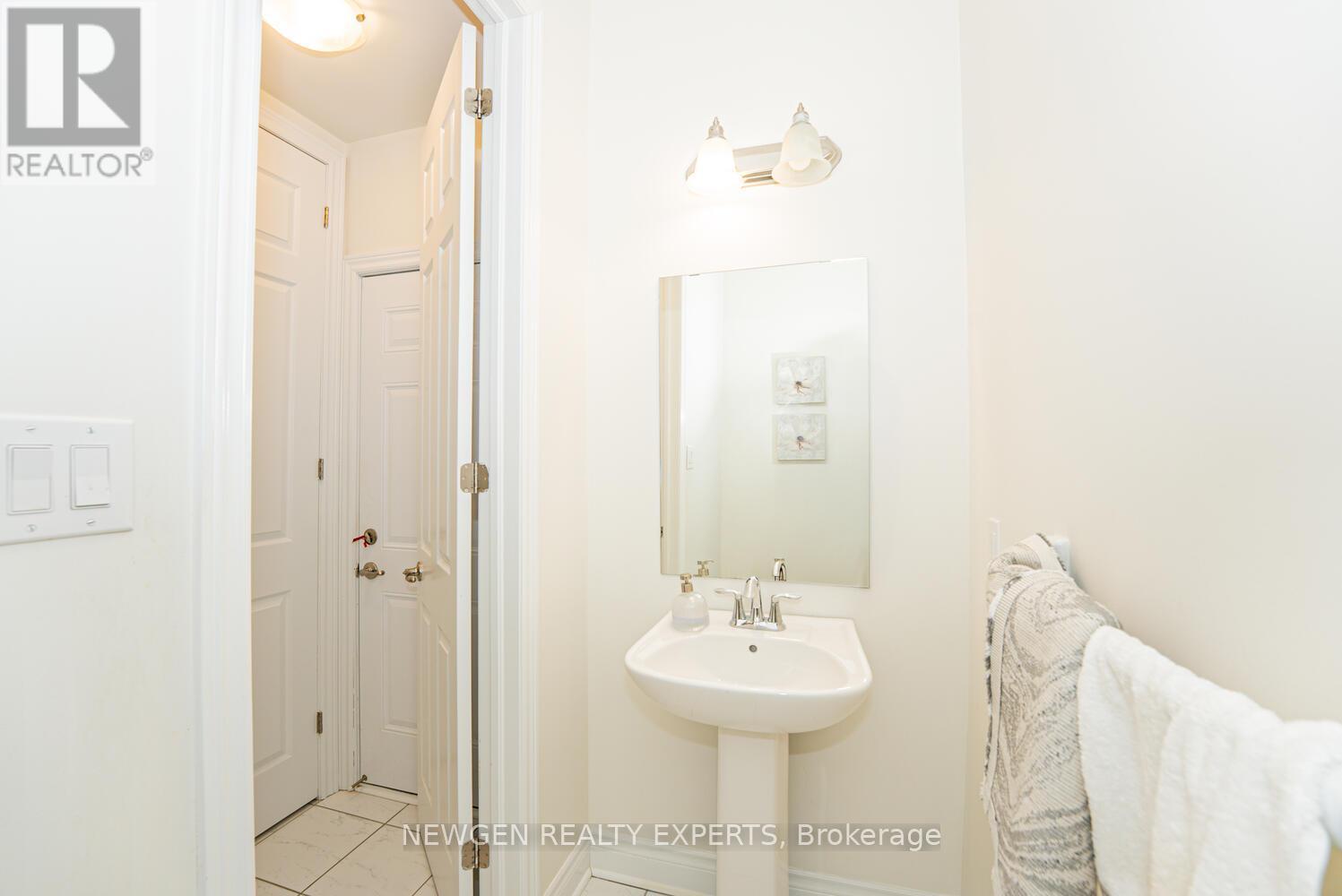 17 Monarch Drive, Halton Hills (Georgetown), Ontario  L7G 0H9 - Photo 18 - W12887980