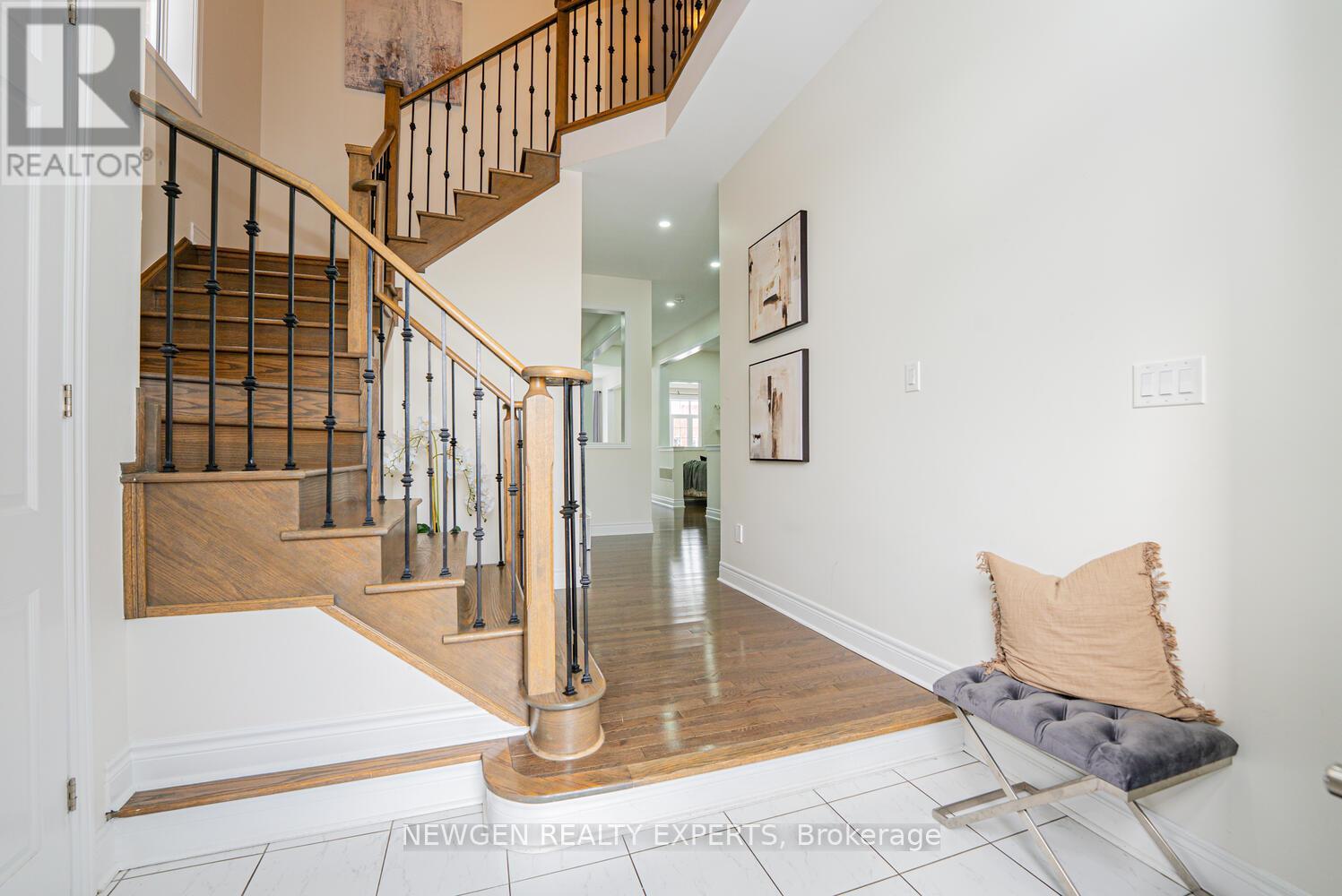 17 Monarch Drive, Halton Hills (Georgetown), Ontario  L7G 0H9 - Photo 4 - W12887980