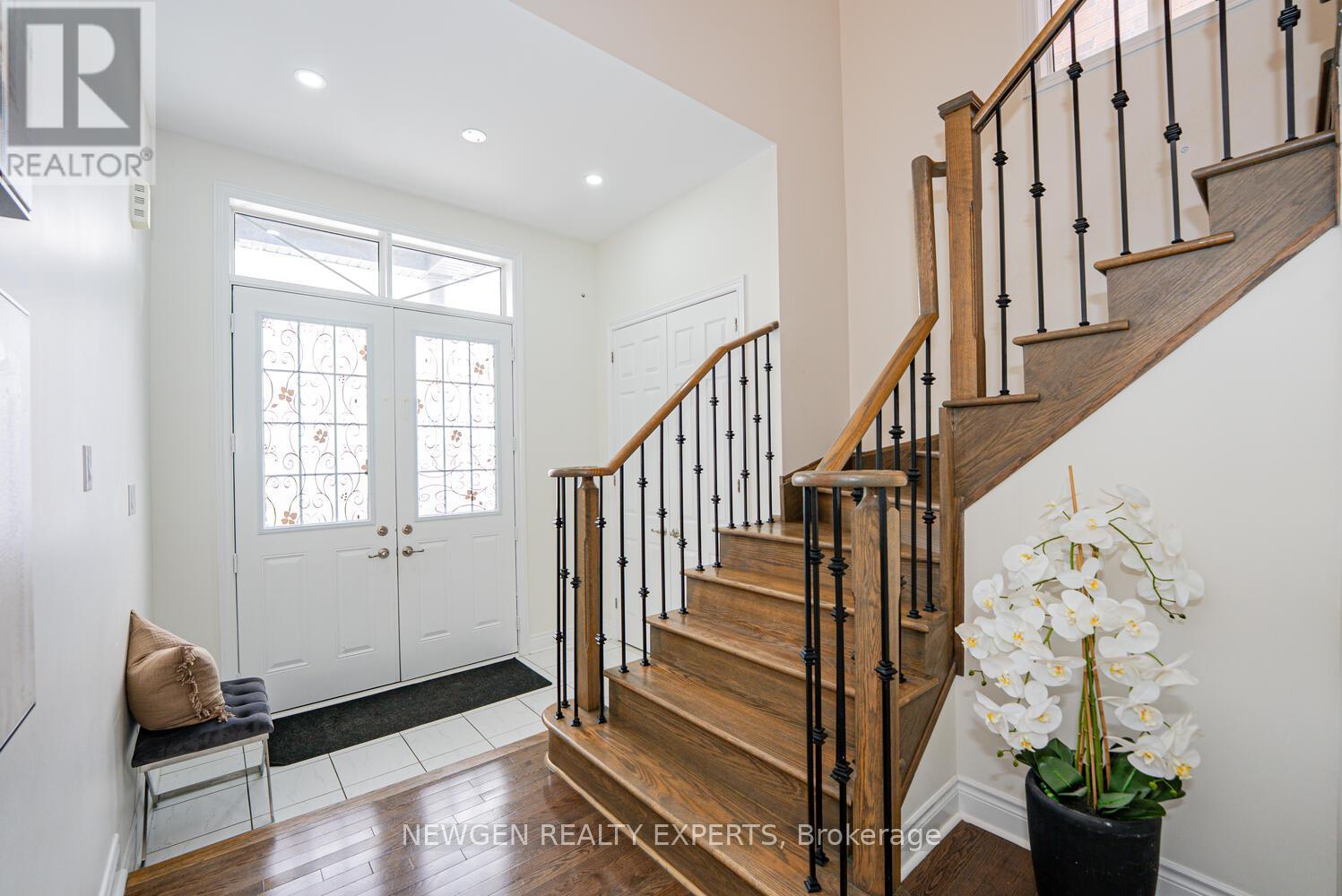 17 Monarch Drive, Halton Hills (Georgetown), Ontario  L7G 0H9 - Photo 5 - W12887980