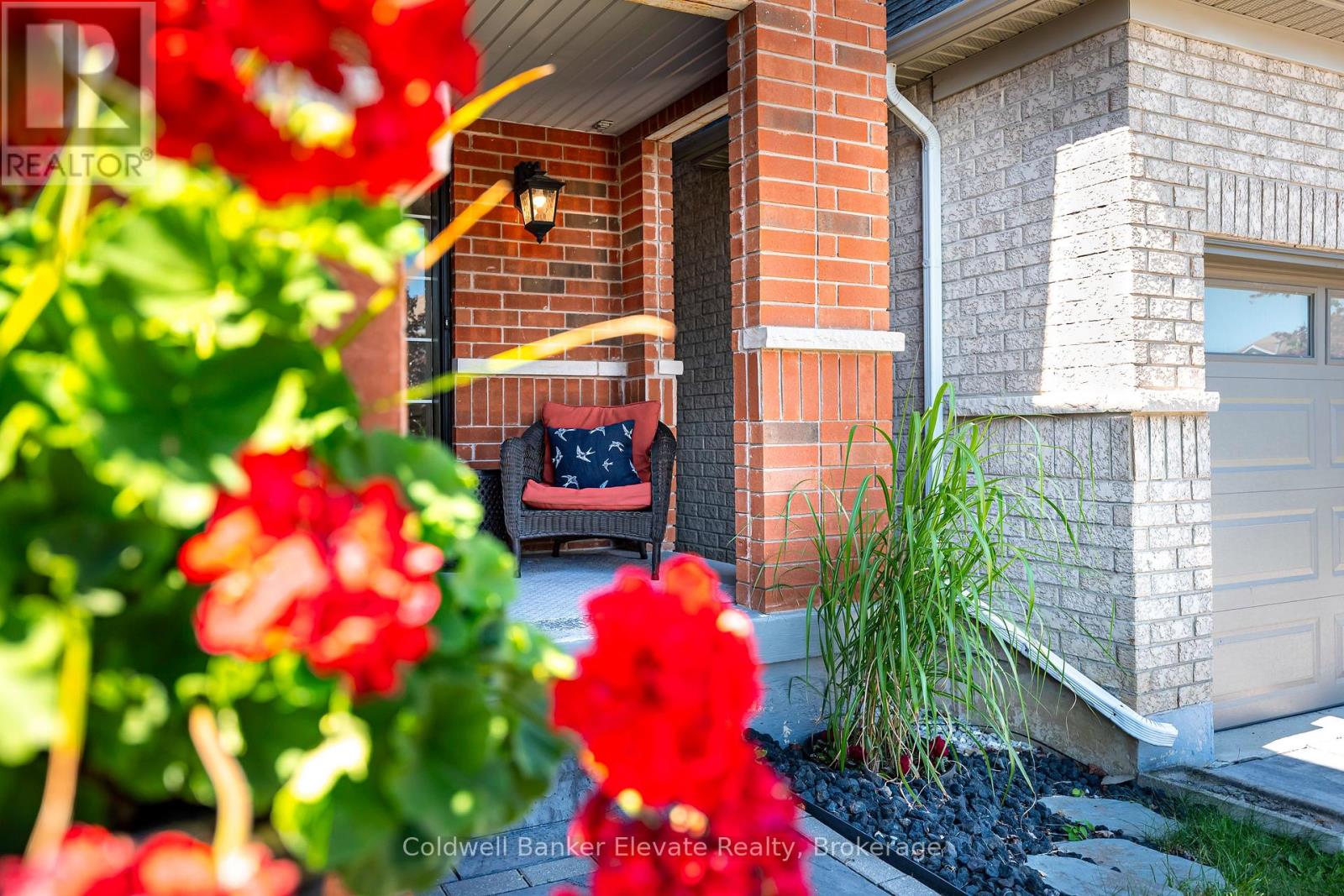 91 Snowberry Crescent, Halton Hills (Georgetown), Ontario  L7G 6M8 - Photo 2 - W12889130