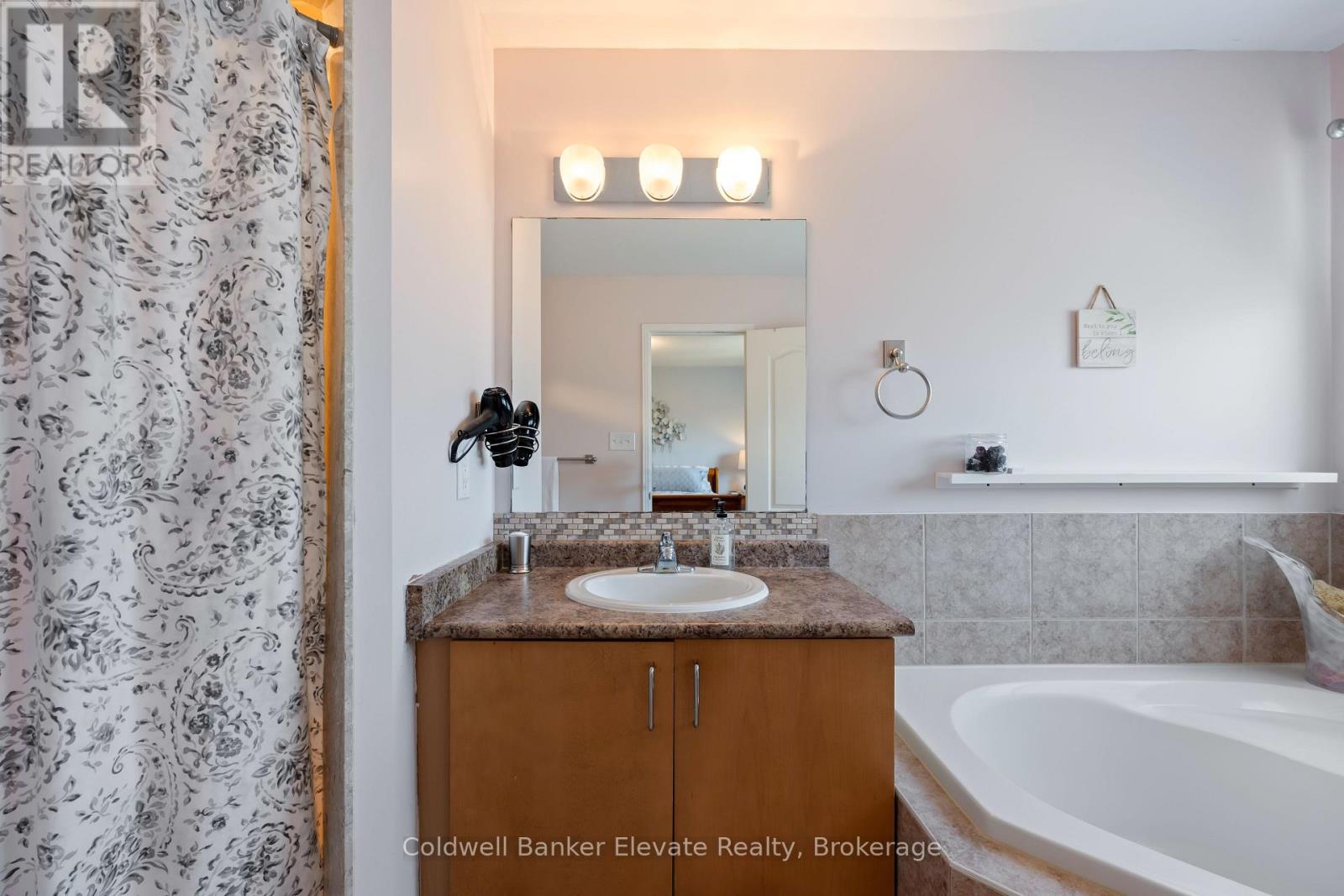 91 Snowberry Crescent, Halton Hills (Georgetown), Ontario  L7G 6M8 - Photo 43 - W12889130