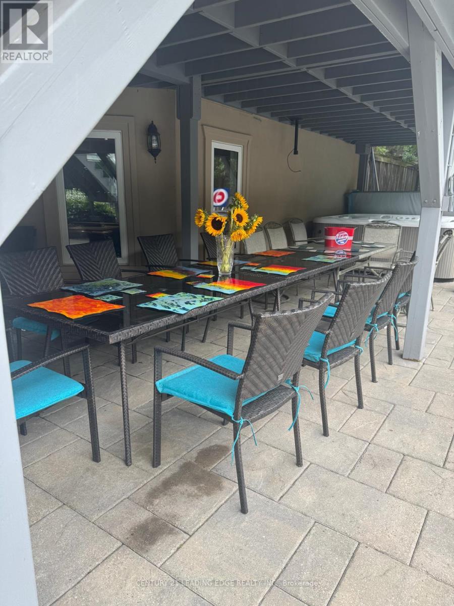 5165 Pineridge Drive, Milton (Na Rural Nassagaweya), Ontario  L7J 2L7 - Photo 11 - W12890348