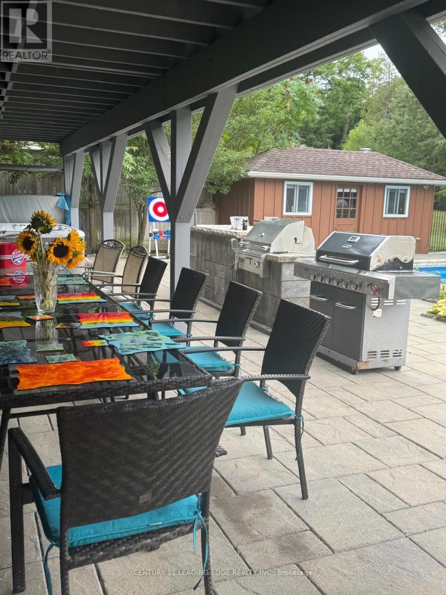 5165 Pineridge Drive, Milton (Na Rural Nassagaweya), Ontario  L7J 2L7 - Photo 12 - W12890348