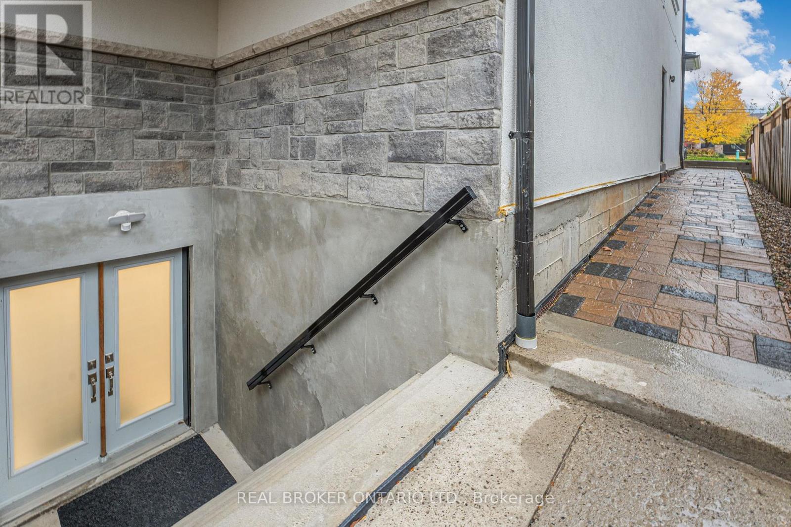 Bsmt - 330 Maple Avenue, Halton Hills (Georgetown), Ontario  L7G 1X1 - Photo 3 - W12890428