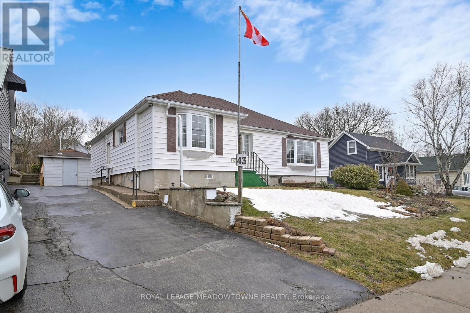 43 Cobblehill Road, Halton Hills (Ac Acton), Ontario  L7J 1P1 - Photo 2 - W12893204