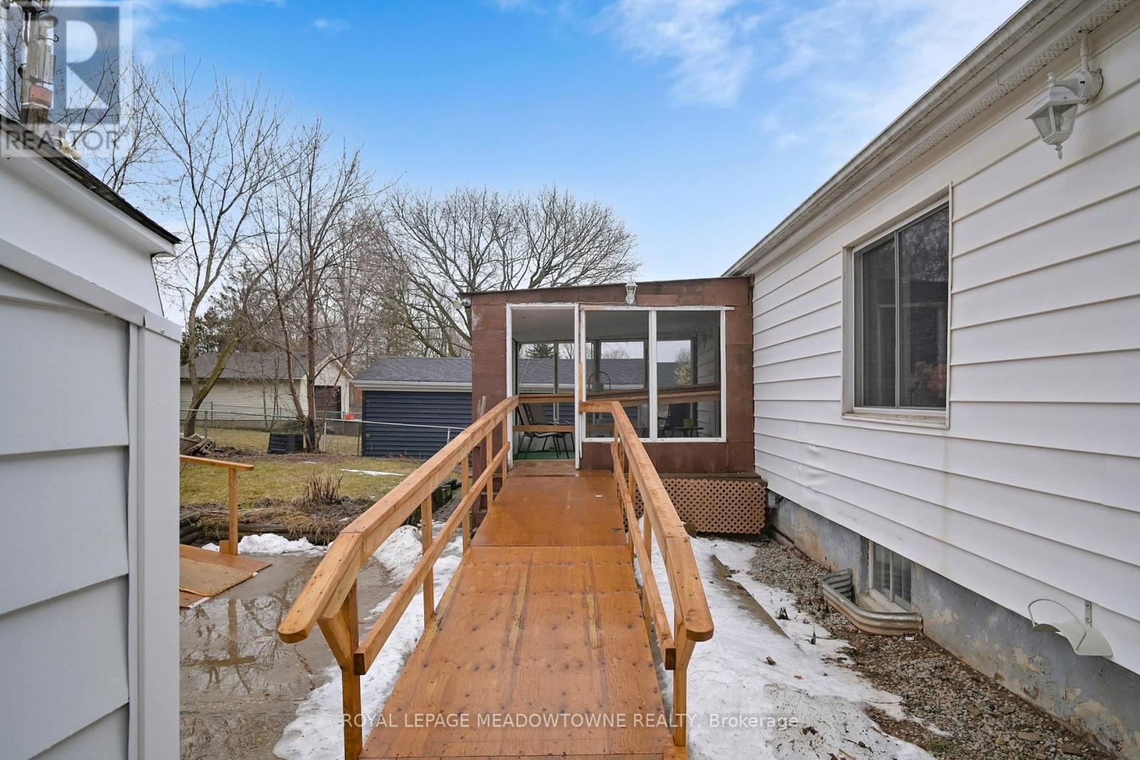 43 Cobblehill Road, Halton Hills (Ac Acton), Ontario  L7J 1P1 - Photo 30 - W12893204