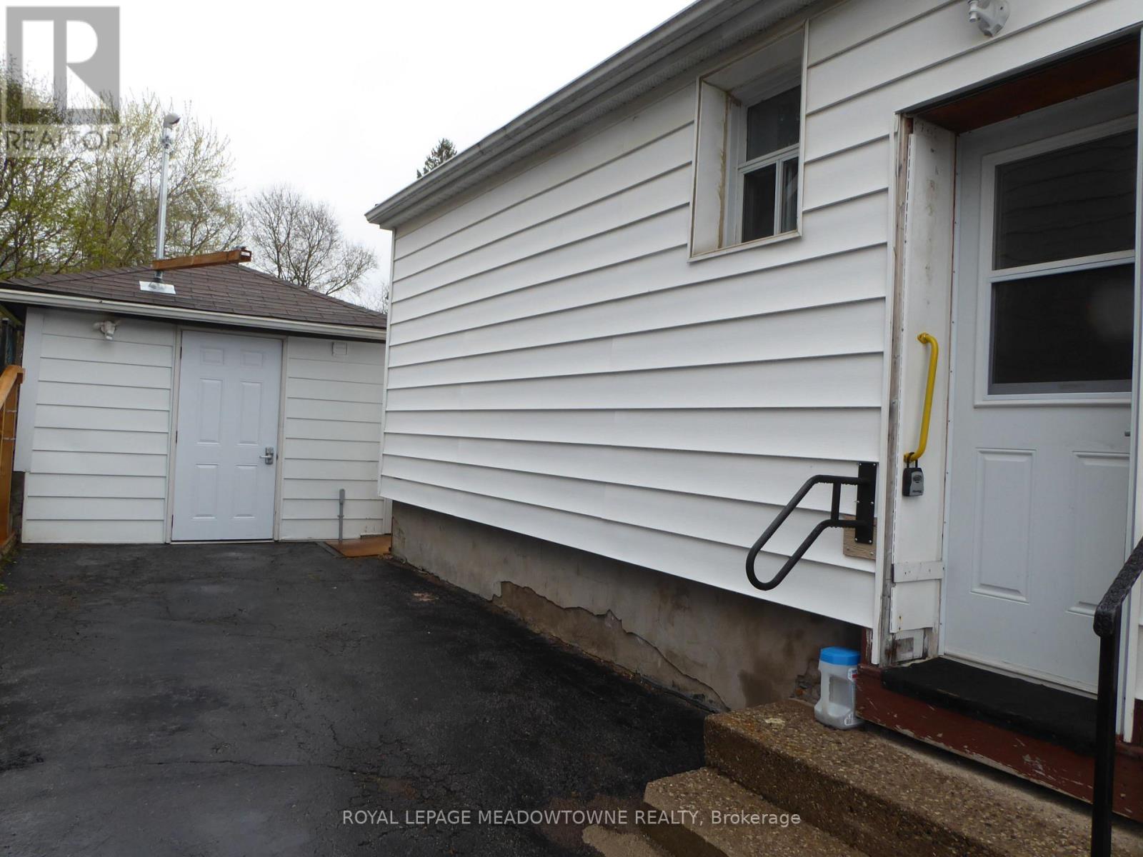 43 Cobblehill Road, Halton Hills (Ac Acton), Ontario  L7J 1P1 - Photo 39 - W12893204