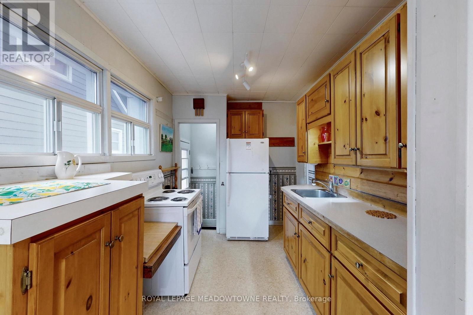 43 Cobblehill Road, Halton Hills (Ac Acton), Ontario  L7J 1P1 - Photo 5 - W12893204