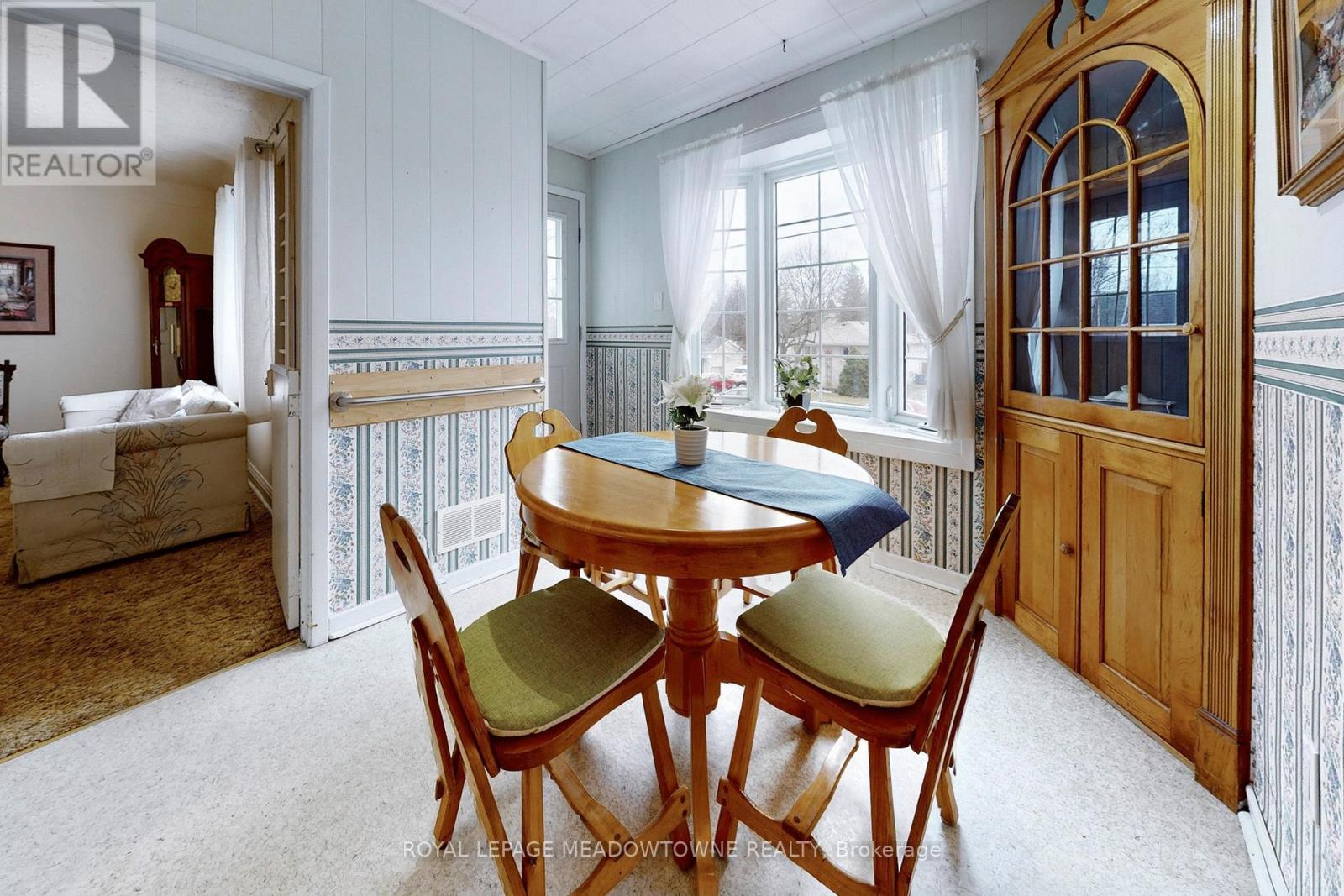 43 Cobblehill Road, Halton Hills (Ac Acton), Ontario  L7J 1P1 - Photo 7 - W12893204