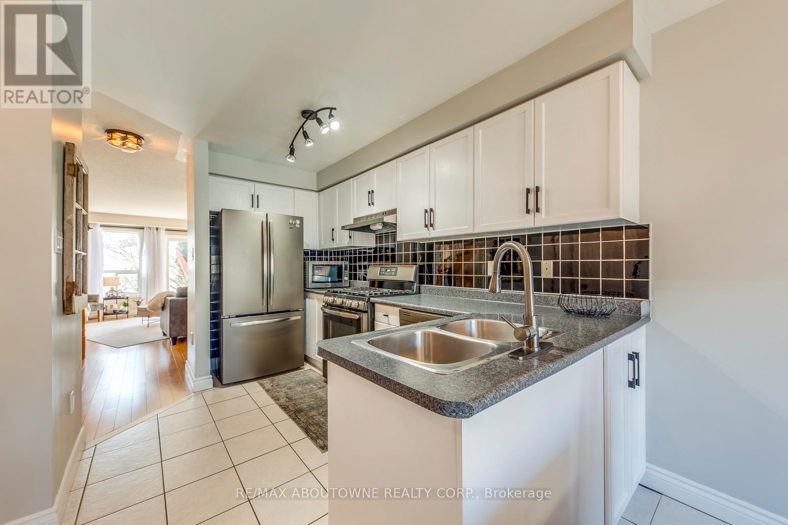 34 Palomino Trail, Halton Hills (Georgetown), Ontario  L7G 6E9 - Photo 11 - W12894824