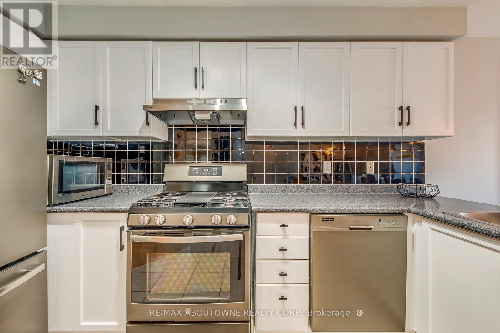 34 Palomino Trail, Halton Hills (Georgetown), Ontario  L7G 6E9 - Photo 13 - W12894824