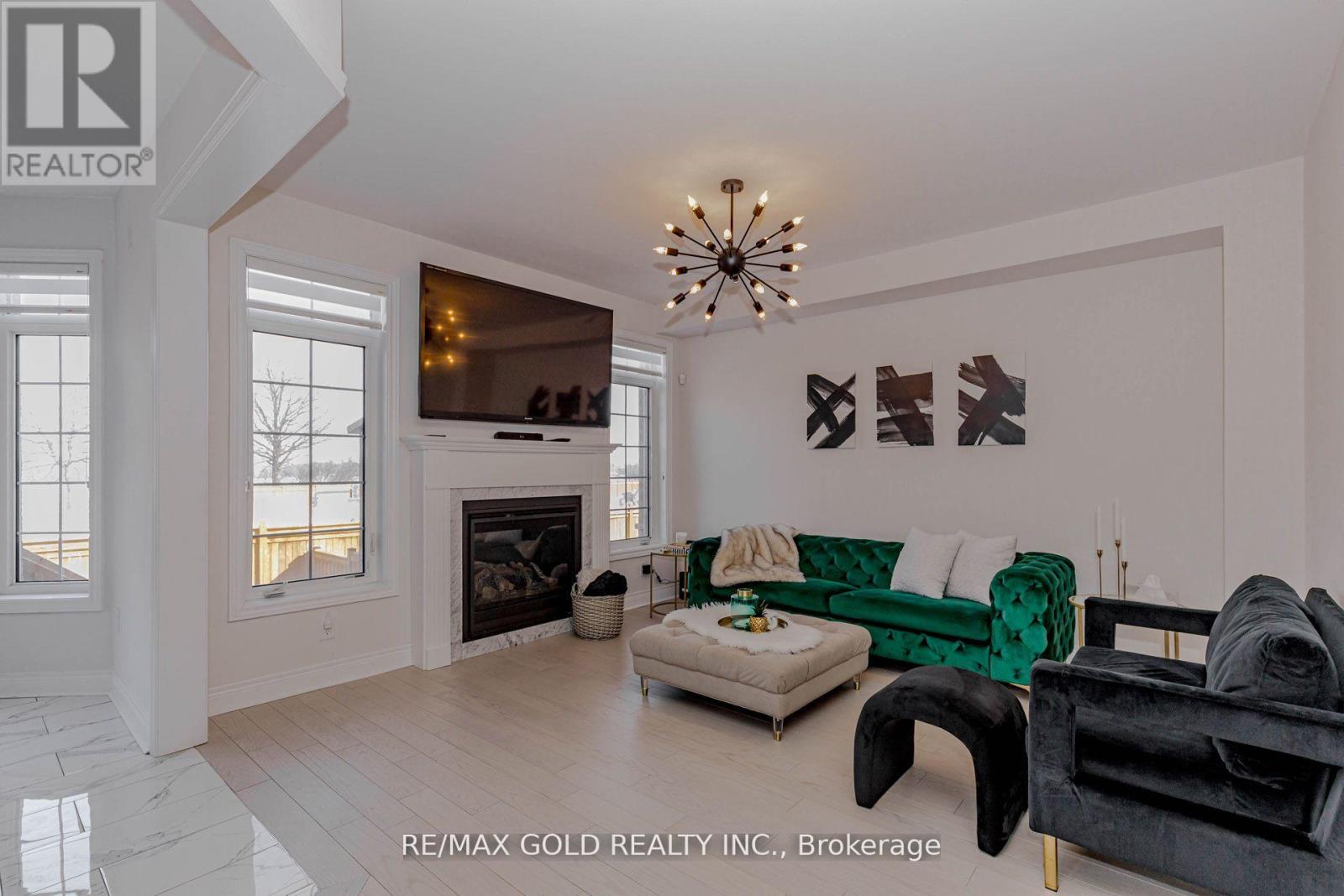 18 Branigan Crescent, Halton Hills (Georgetown), Ontario  L7G 0N2 - Photo 11 - W12895312