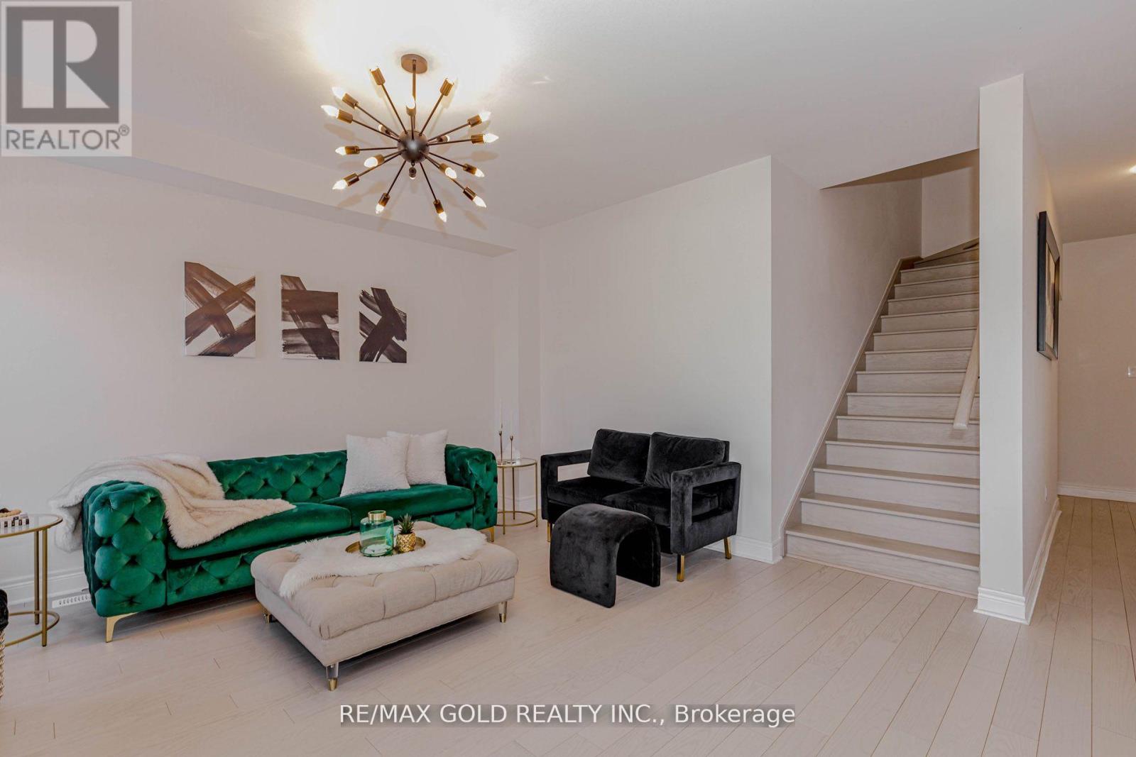 18 Branigan Crescent, Halton Hills (Georgetown), Ontario  L7G 0N2 - Photo 13 - W12895312