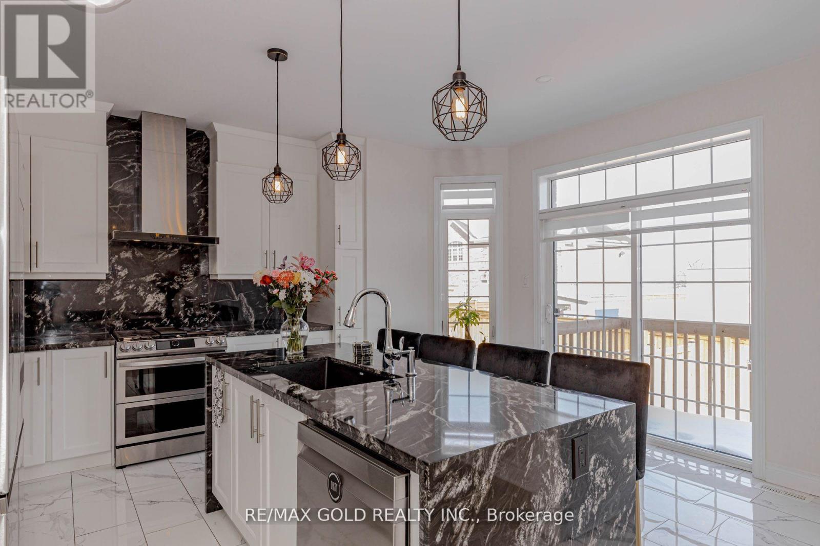 18 Branigan Crescent, Halton Hills (Georgetown), Ontario  L7G 0N2 - Photo 17 - W12895312