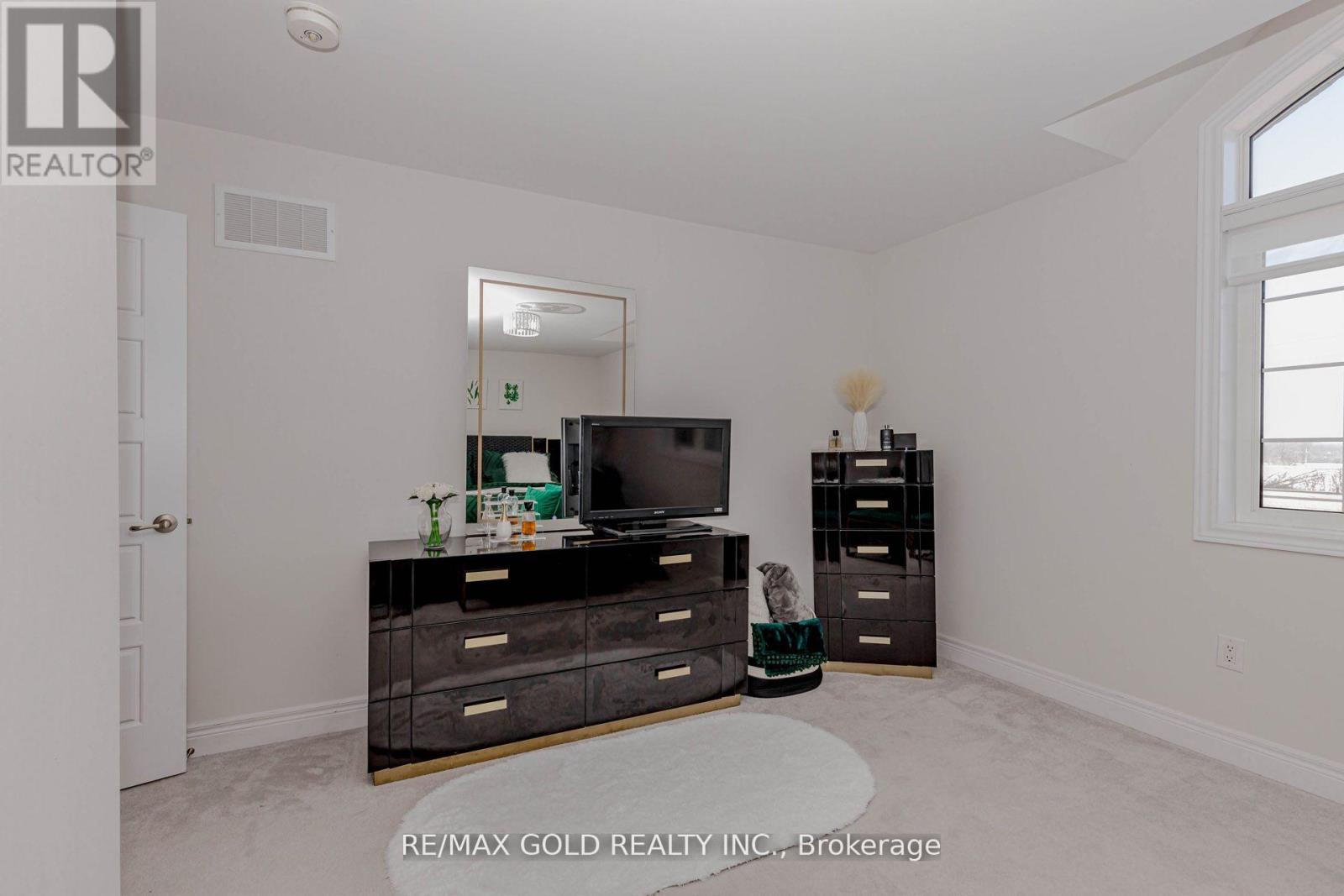 18 Branigan Crescent, Halton Hills (Georgetown), Ontario  L7G 0N2 - Photo 33 - W12895312