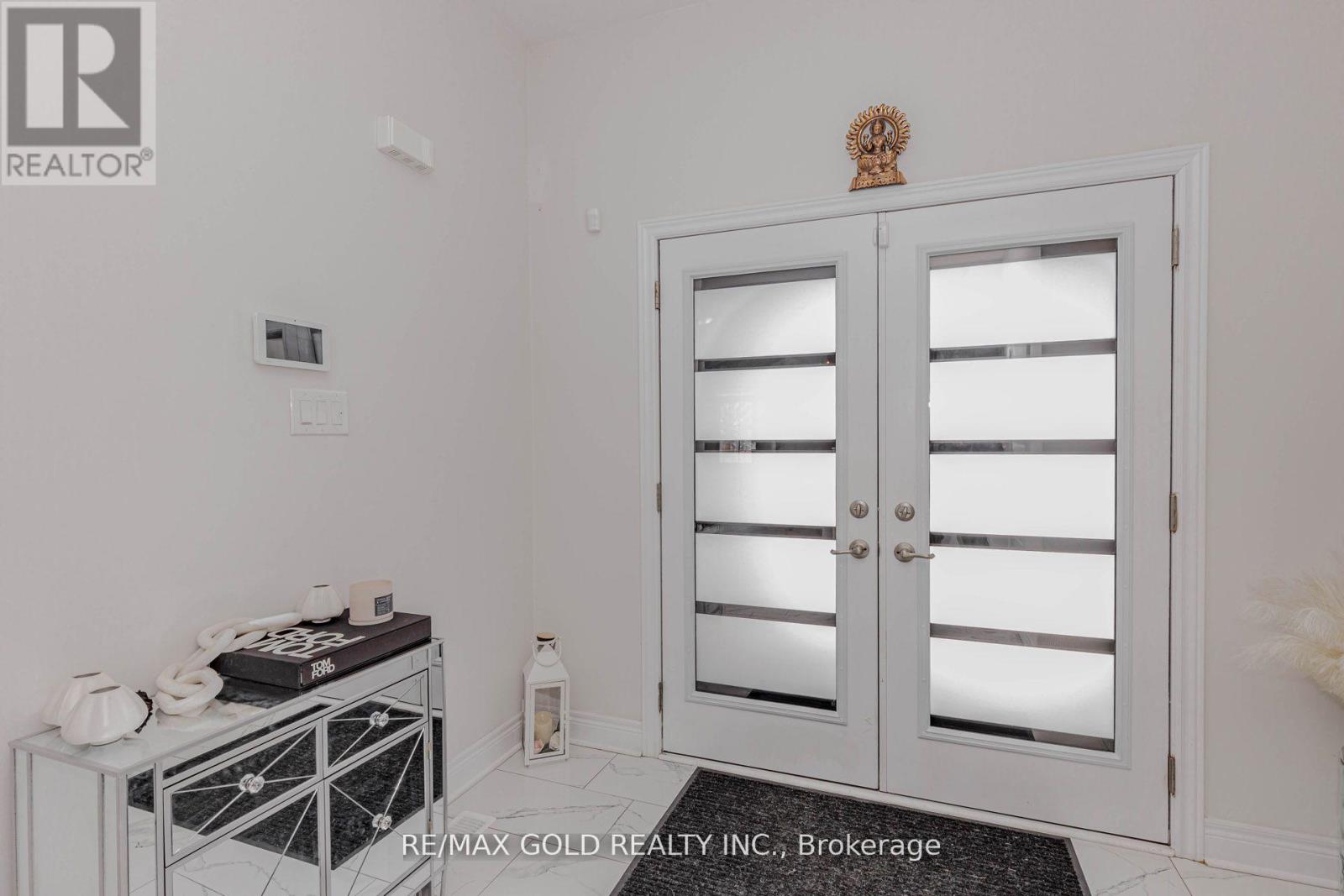 18 Branigan Crescent, Halton Hills (Georgetown), Ontario  L7G 0N2 - Photo 6 - W12895312