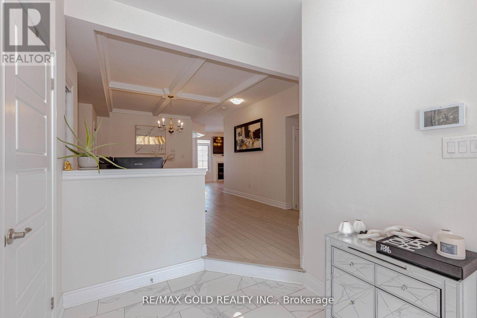 18 Branigan Crescent, Halton Hills (Georgetown), Ontario  L7G 0N2 - Photo 7 - W12895312