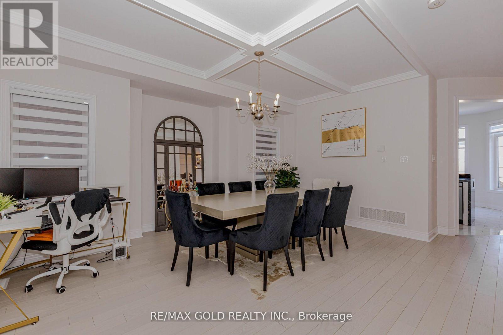 18 Branigan Crescent, Halton Hills (Georgetown), Ontario  L7G 0N2 - Photo 8 - W12895312