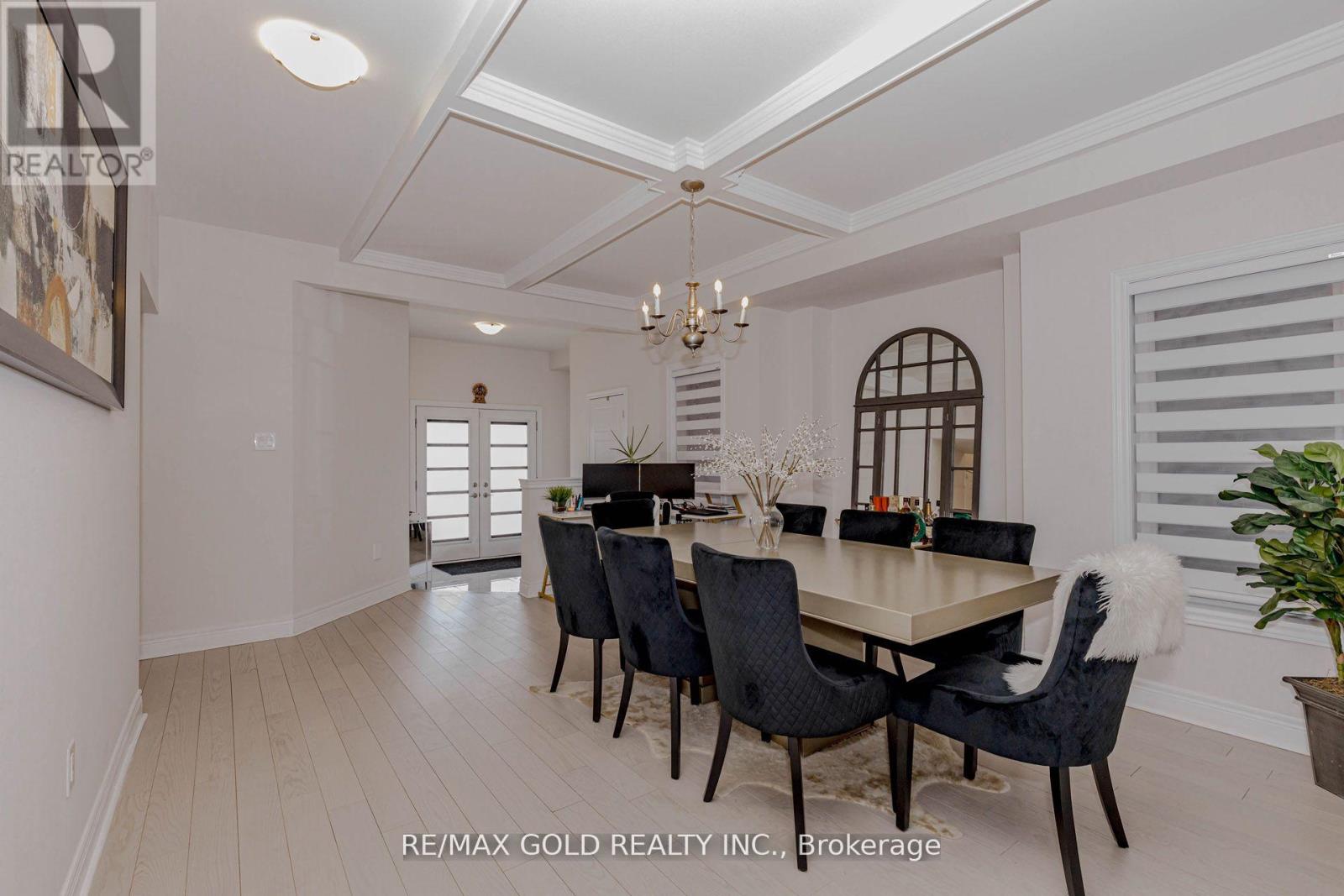 18 Branigan Crescent, Halton Hills (Georgetown), Ontario  L7G 0N2 - Photo 9 - W12895312