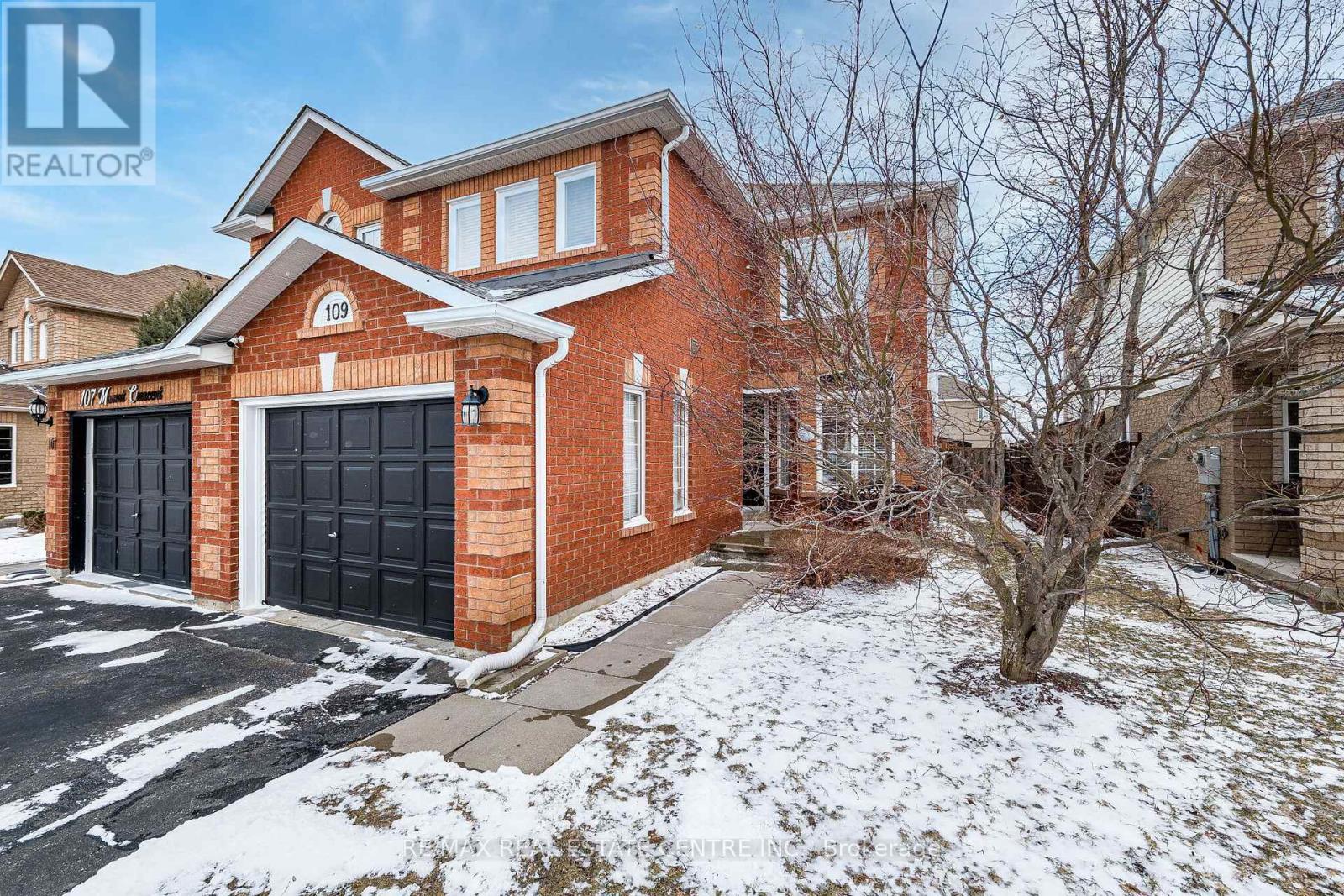 109 Mowat Crescent, Halton Hills (Georgetown), Ontario  L7G 6C7 - Photo 2 - W12898304